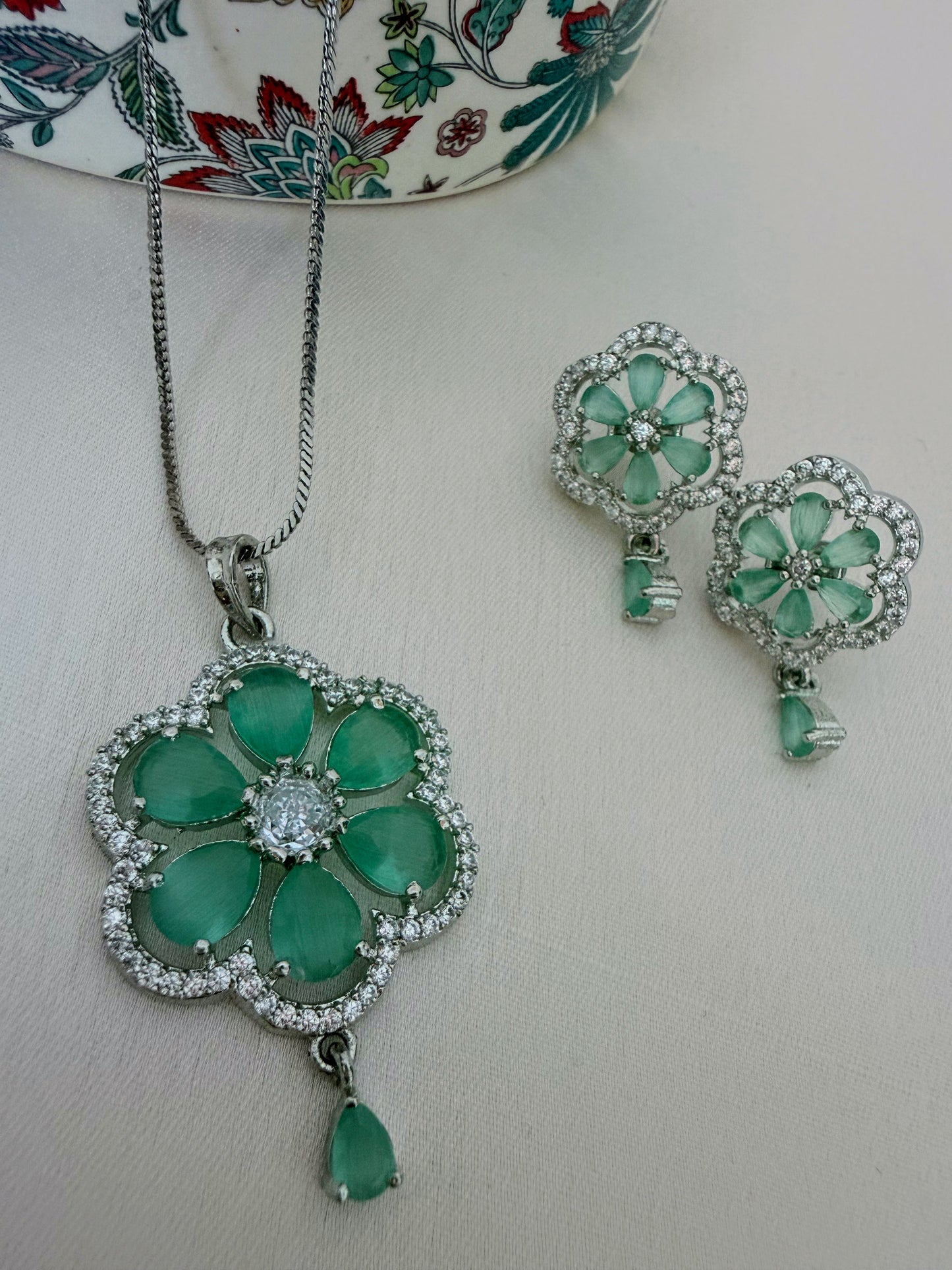 ✨Mint green floral AD pendant set ✨