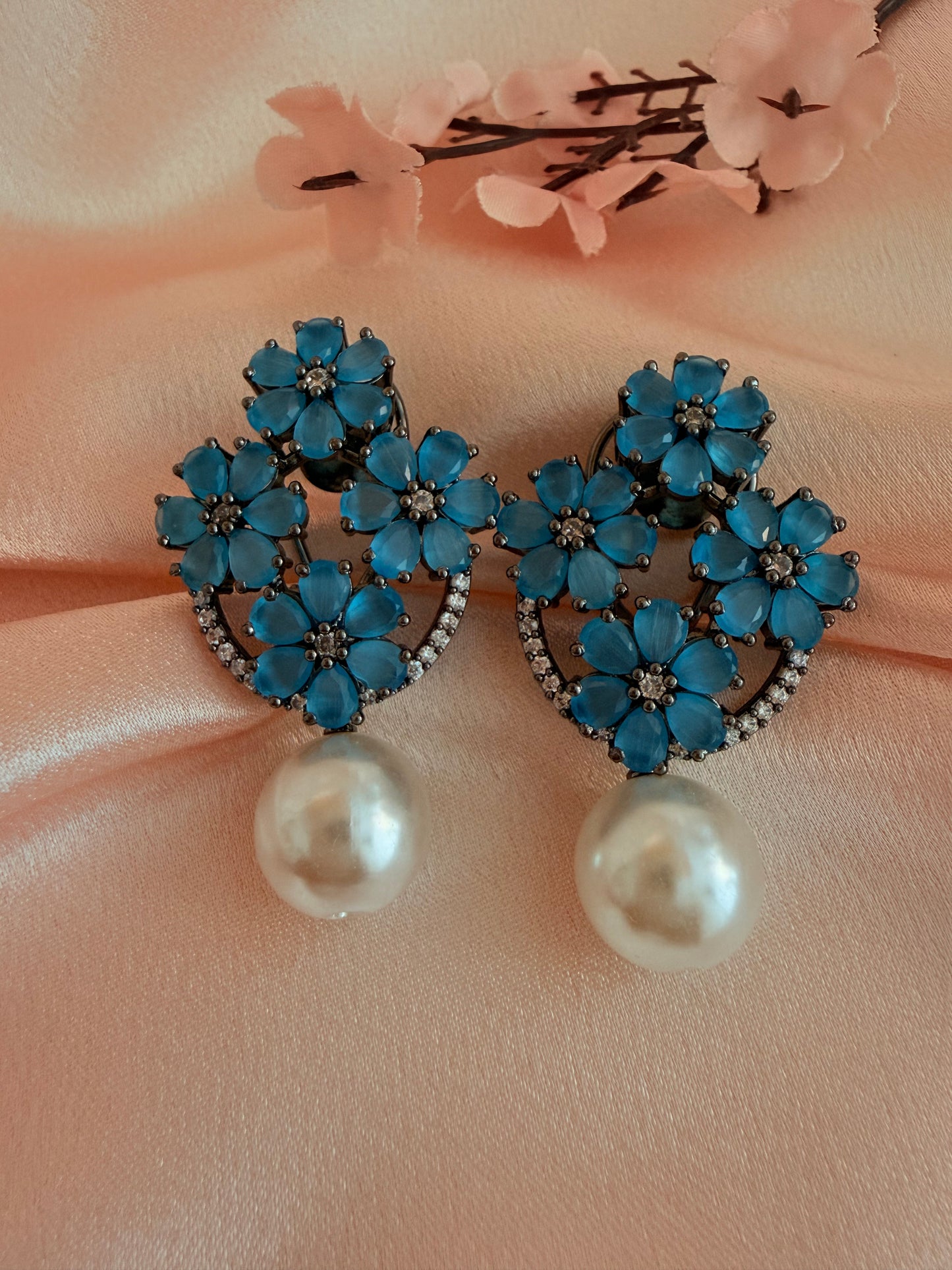 ✨Floral drop CZ stud earrings ✨