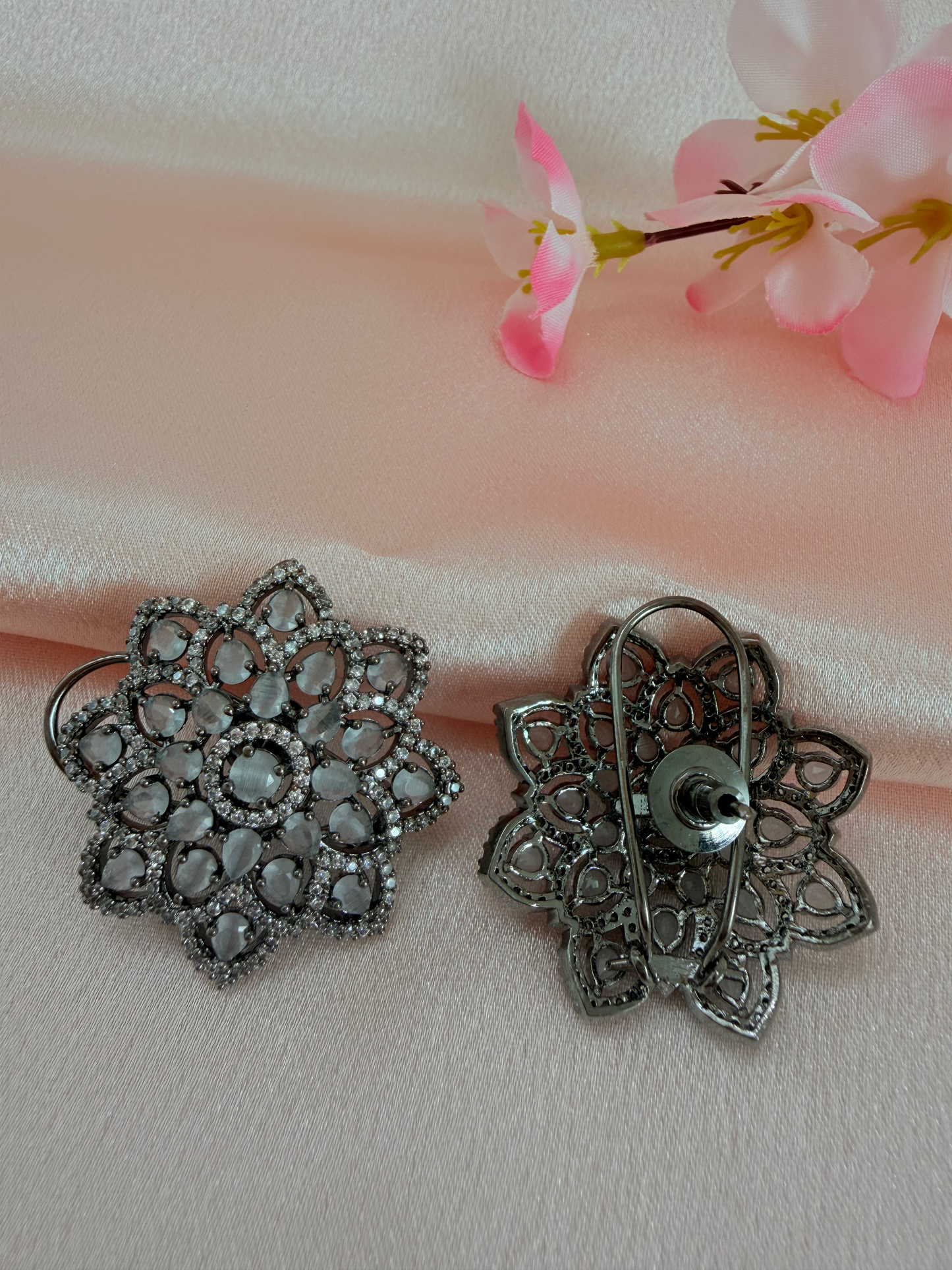✨Floral AD premium black rhodium stud earrings ✨