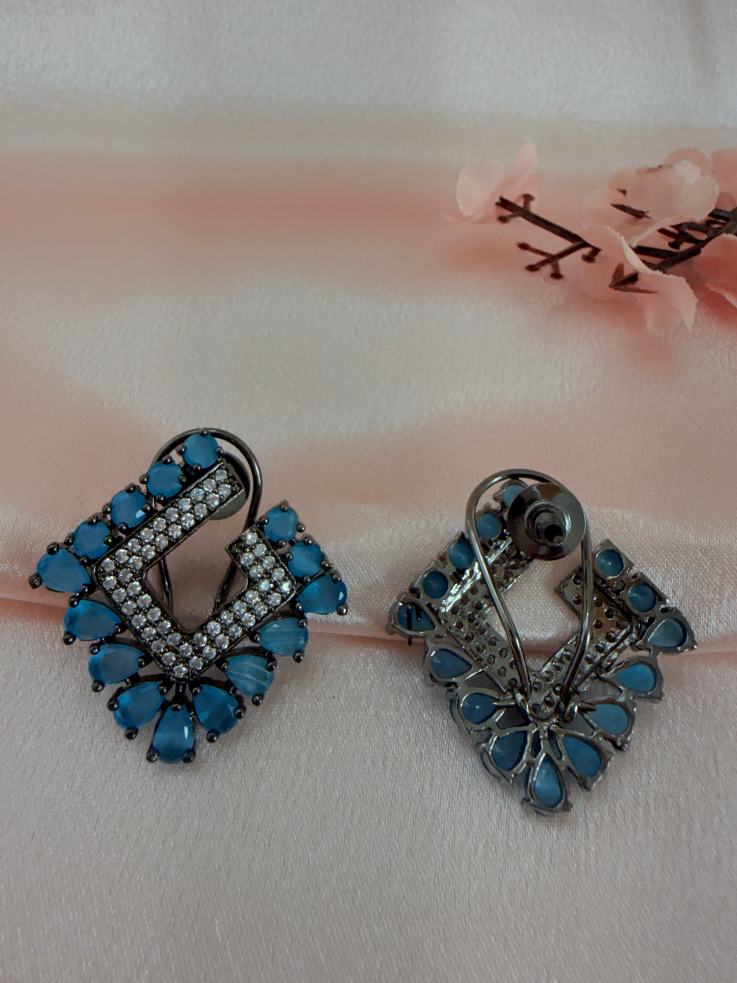 ✨C Zircon stone studded square shaped stud Earrings ✨
