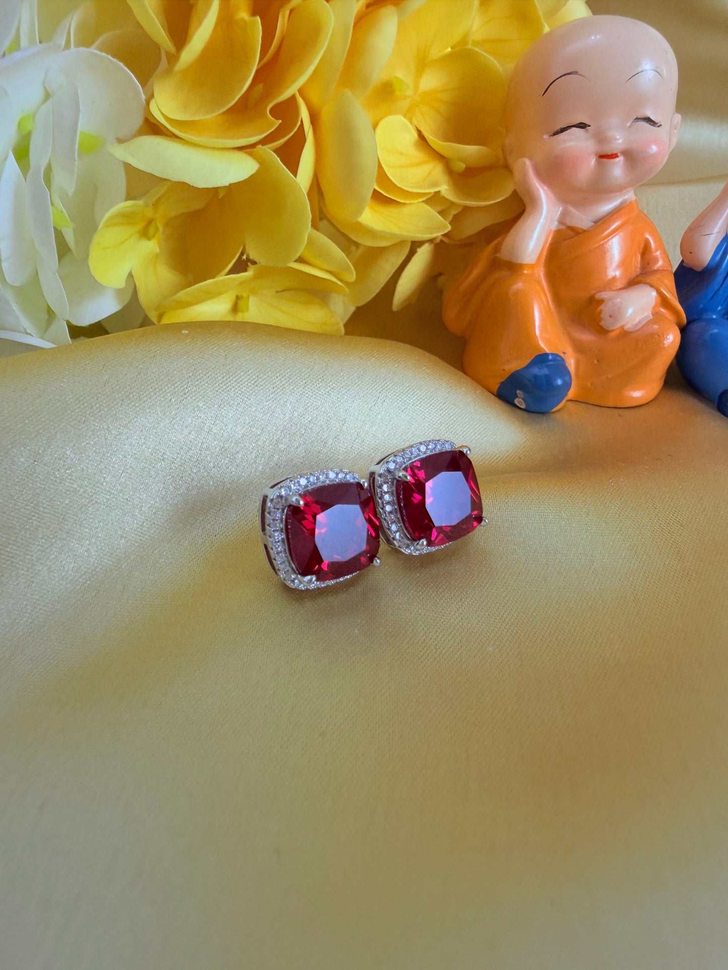 ✨Cushion Cut Small Studs with sterling silver halo of cubic zirconia ✨
