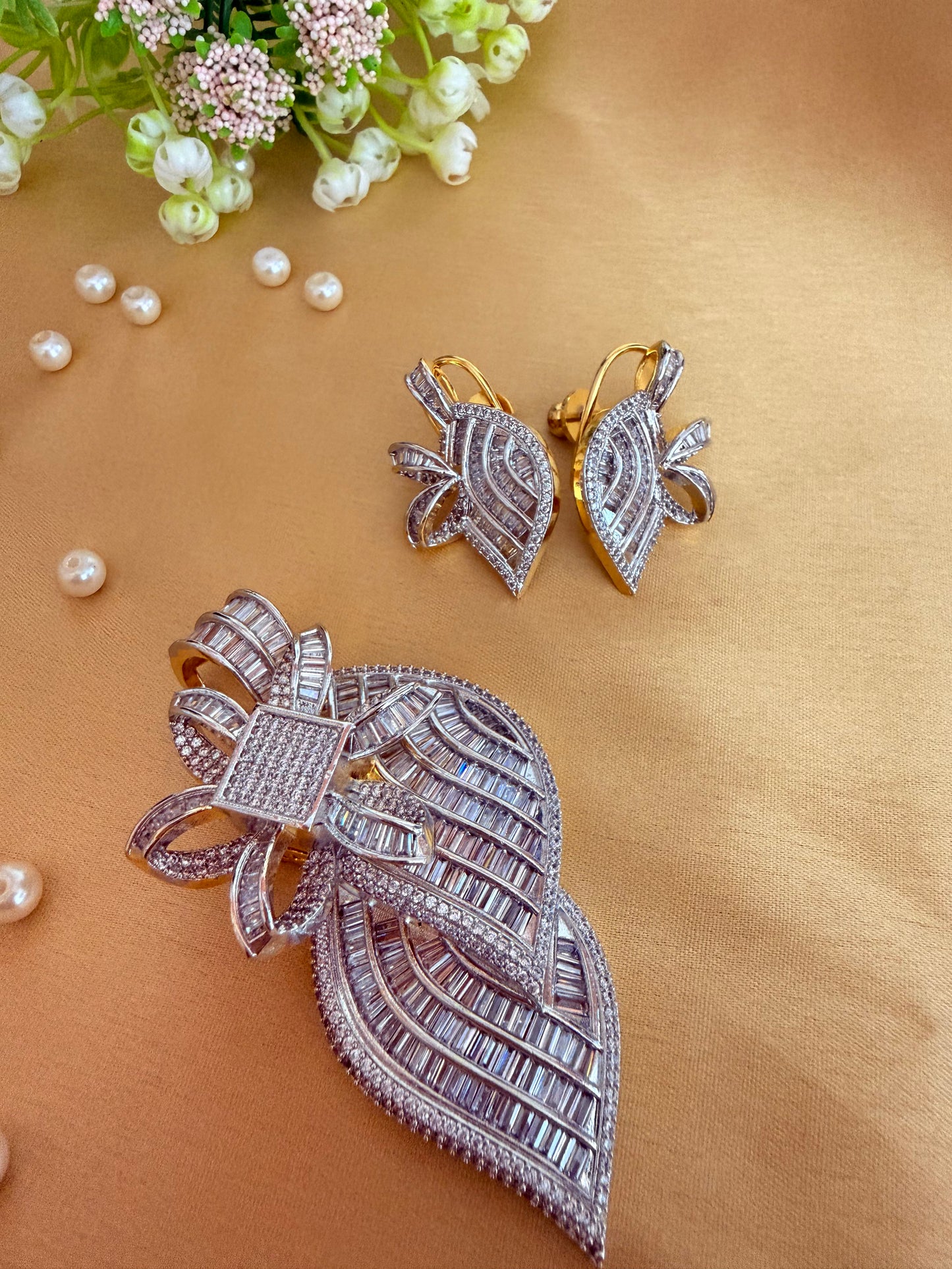 Luxurious leaf-inspired statement pendant and matching earrings