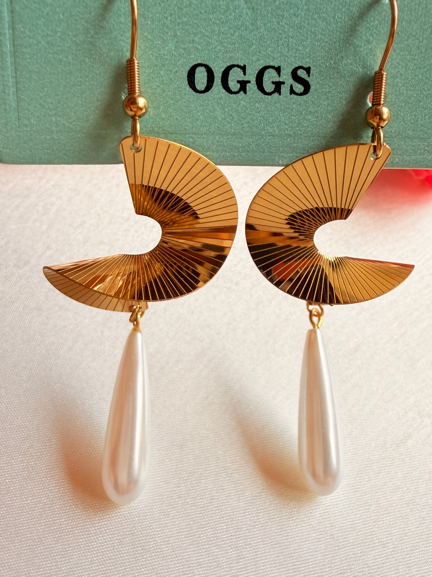 Fan-sculpted teardrop pearl earrings