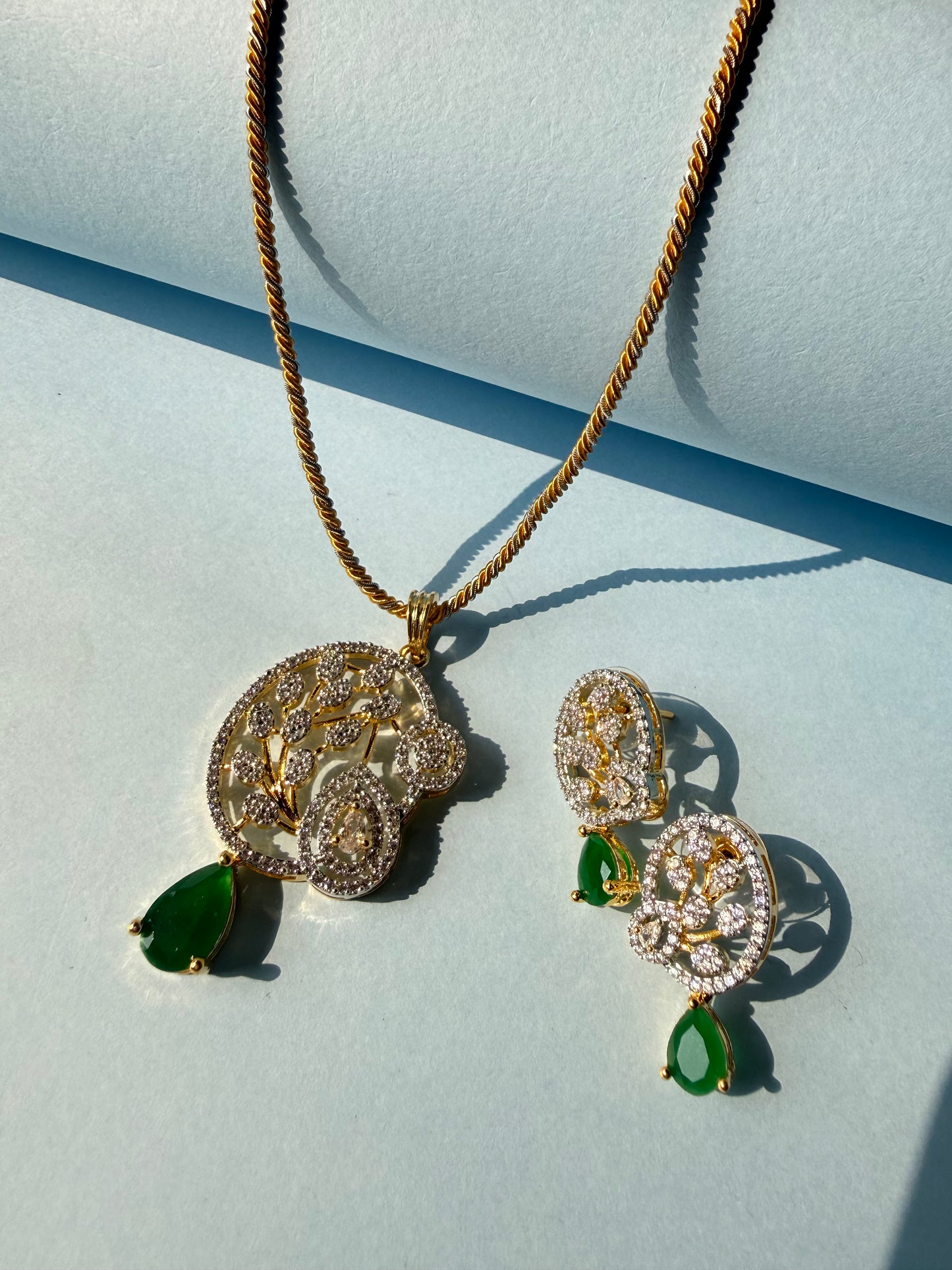 💎Gold finish pendant set💎