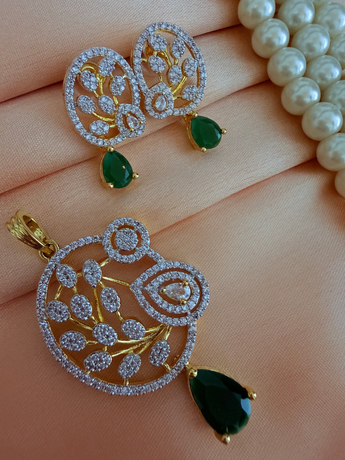 💎Gold finish pendant set💎