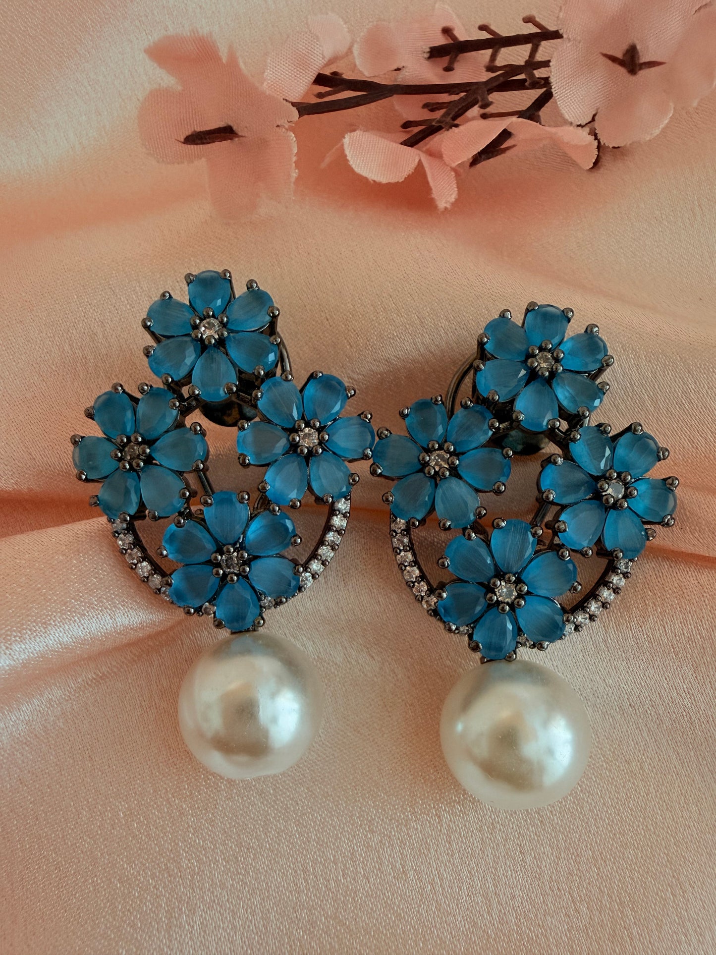 ✨Floral drop CZ stud earrings ✨
