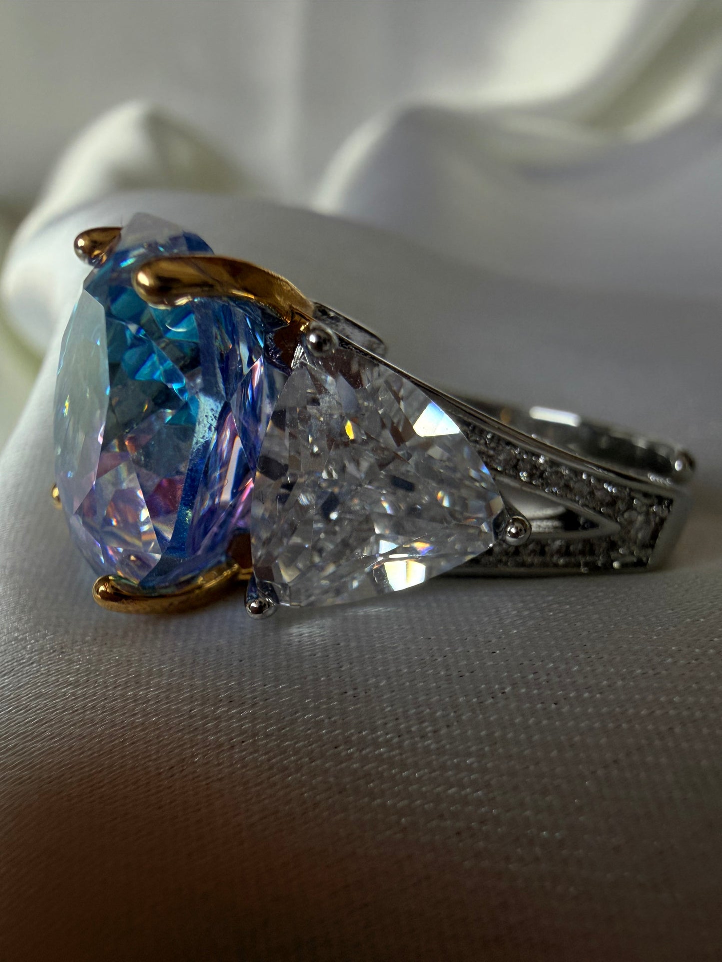Copper base platinum plated premium ice cut CZ cocktail ring