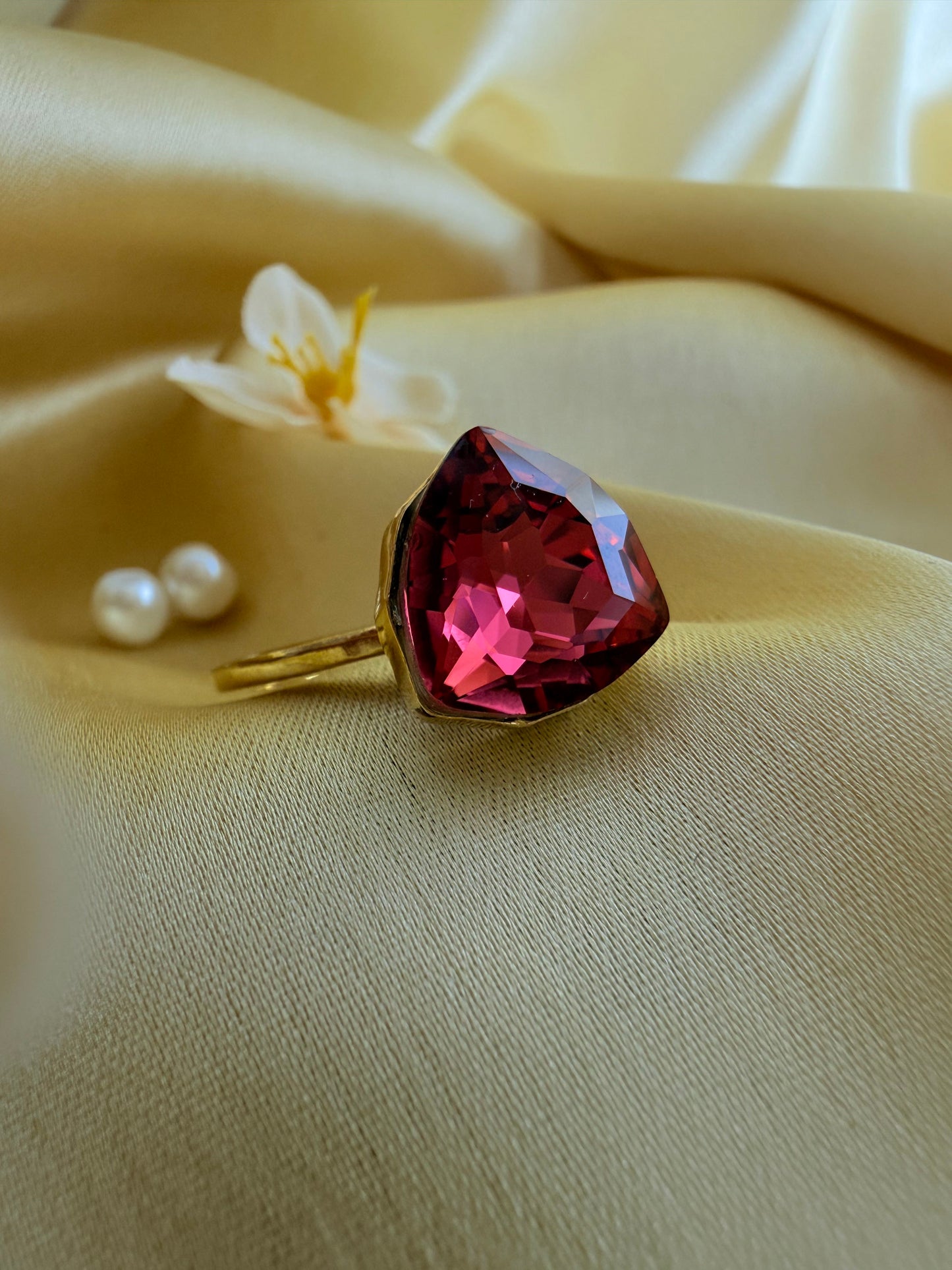 18 K gold plated ring with triangular faceted CZ stone ✨