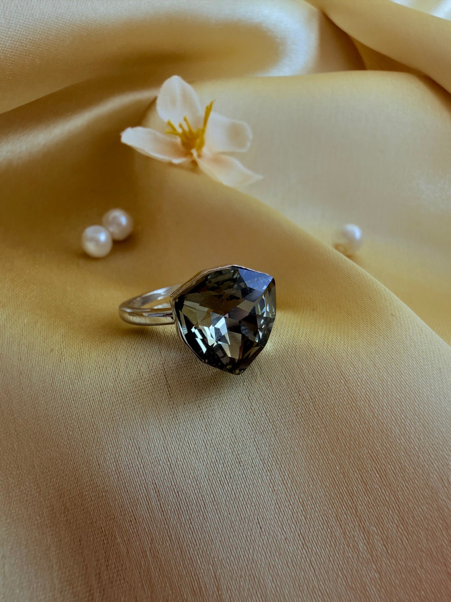 18 K gold plated ring with triangular faceted CZ stone ✨