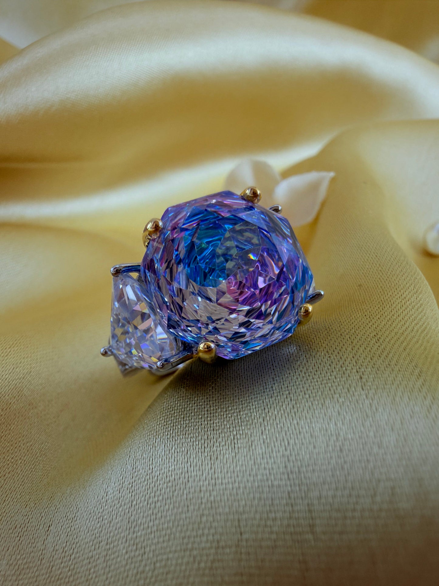 Copper base platinum plated premium ice cut CZ cocktail ring