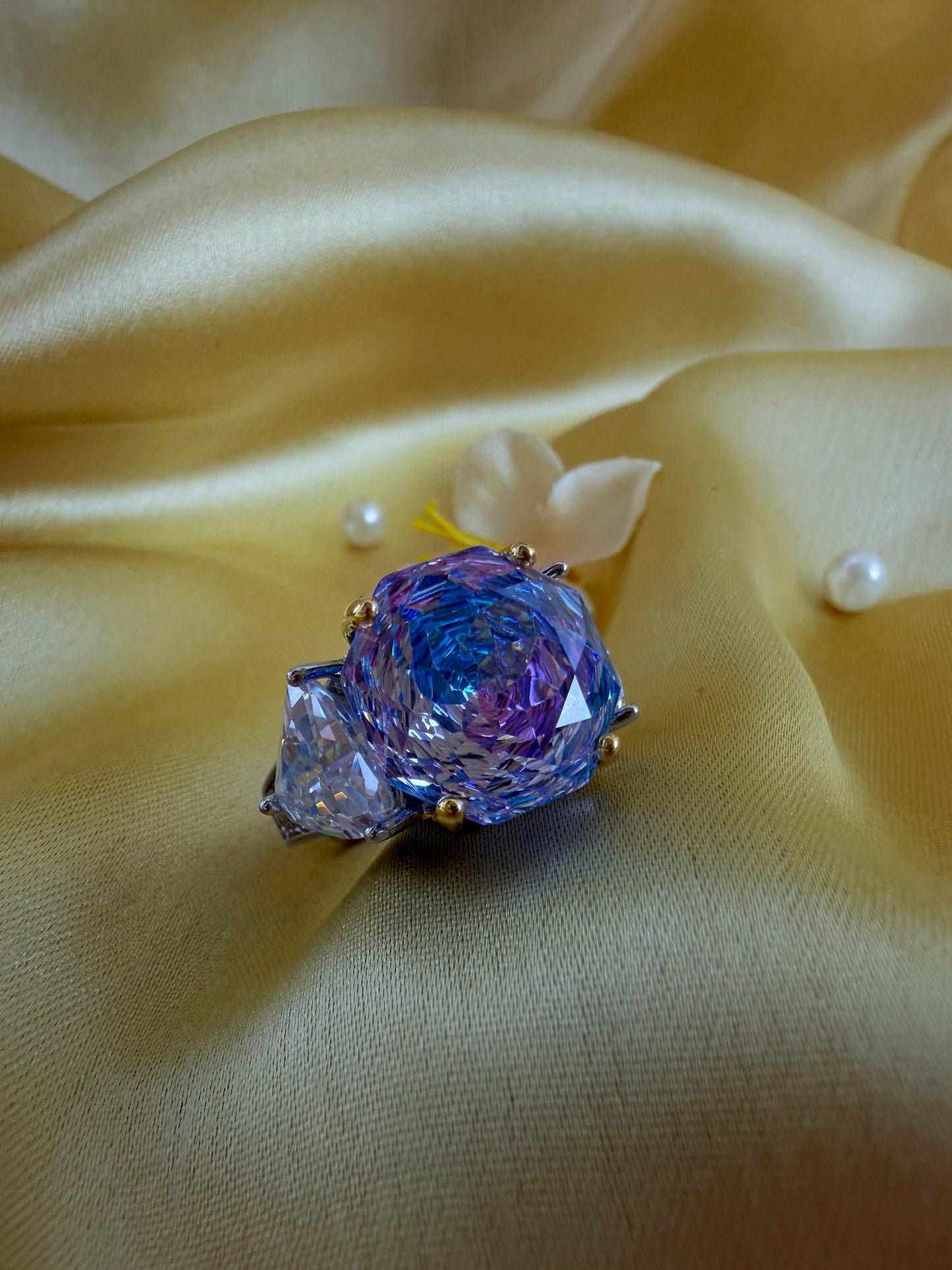 Copper base platinum plated premium ice cut CZ cocktail ring