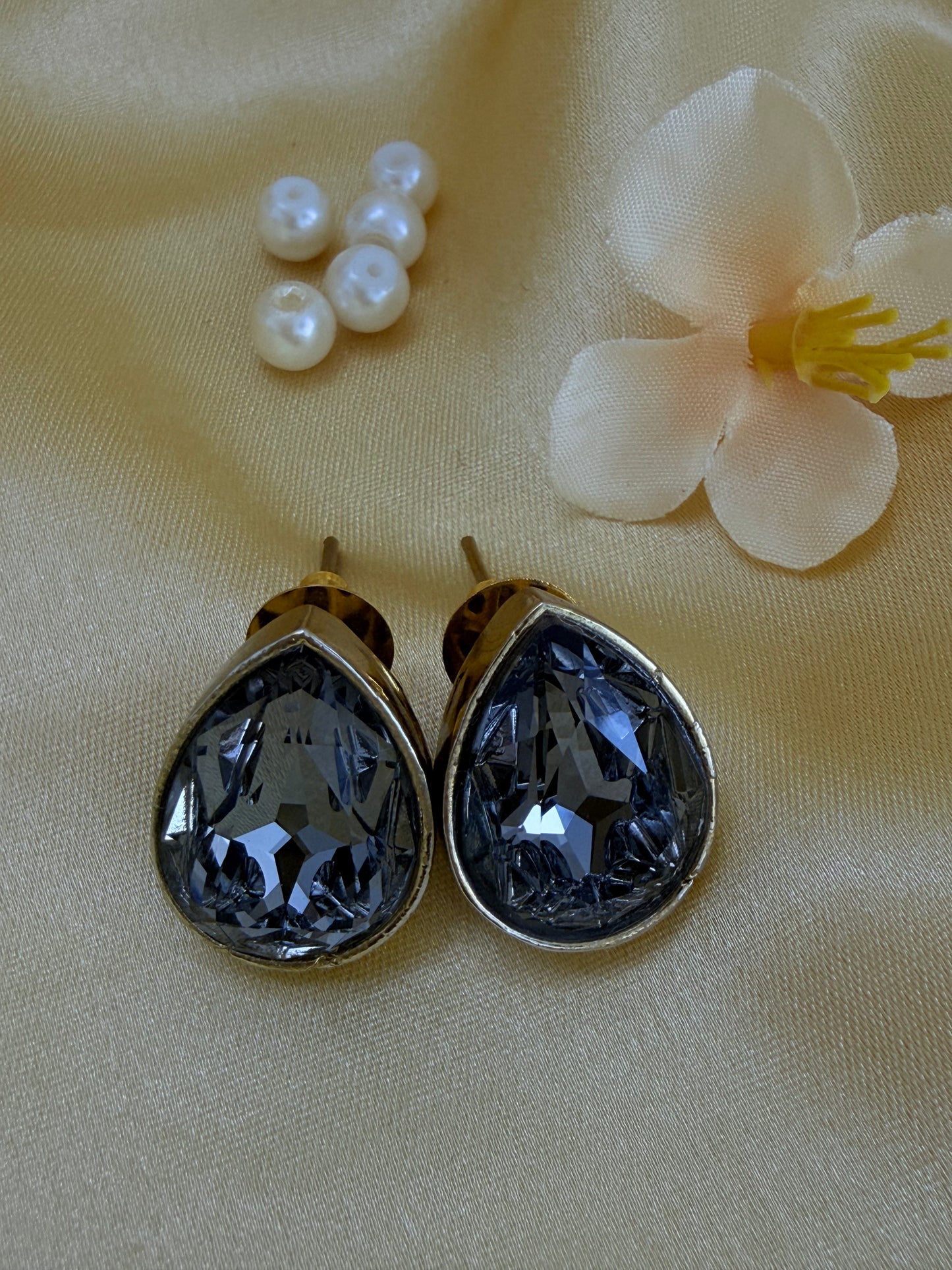 Teardrop💧 shaped Turkish Zultanite stud earrings
