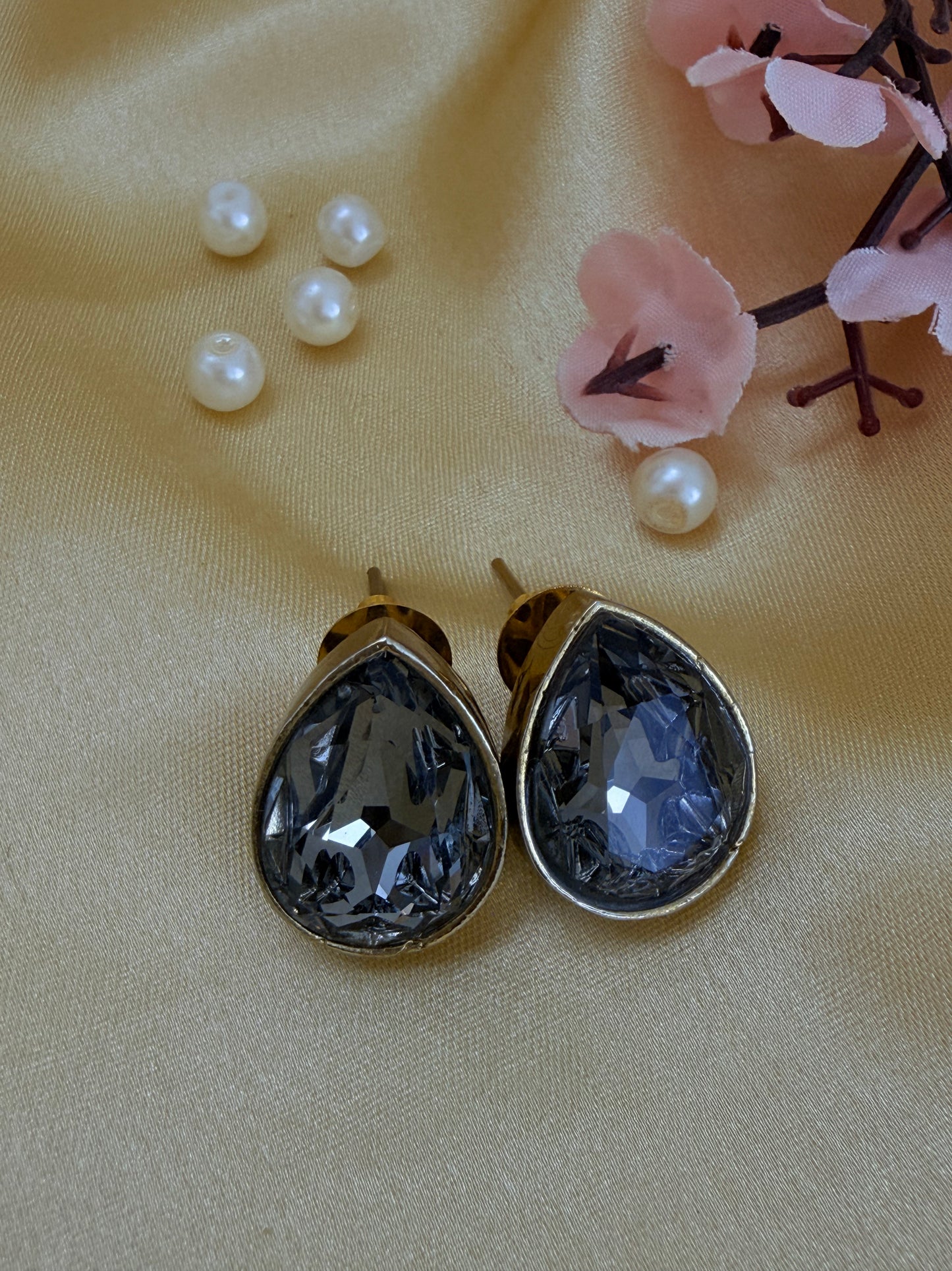 Teardrop💧 shaped Turkish Zultanite stud earrings