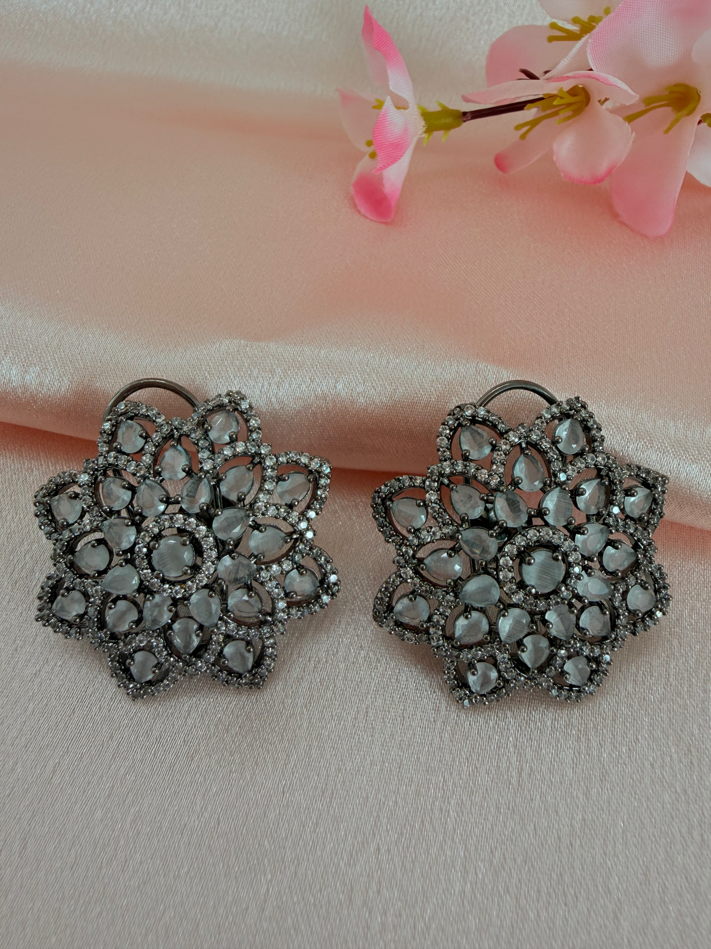 ✨Floral AD premium black rhodium stud earrings ✨