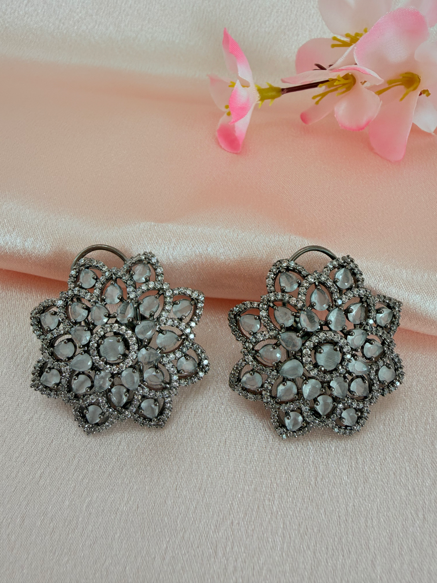 ✨Floral AD premium black rhodium stud earrings ✨
