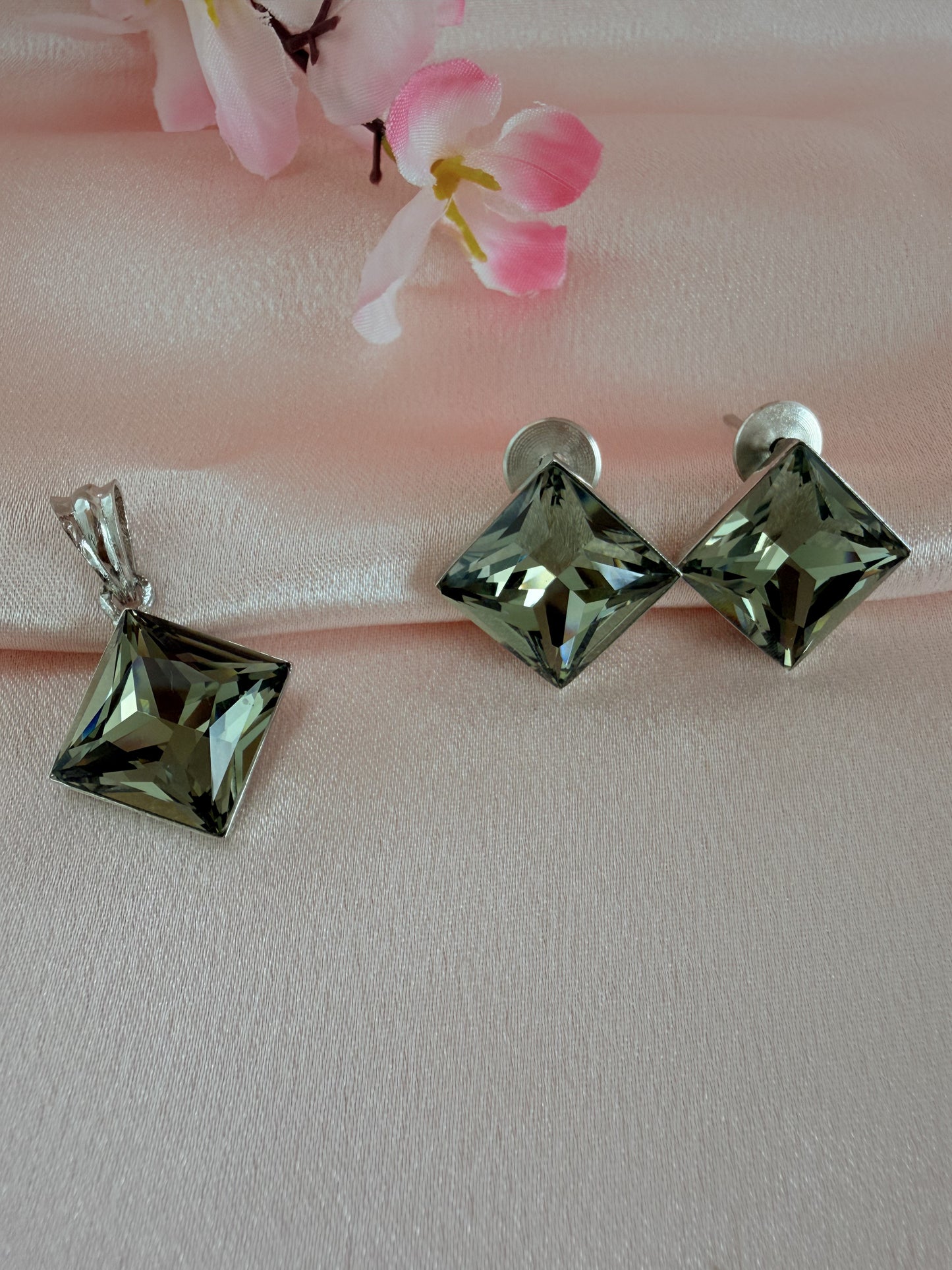 Square Princess-Pyramid Cut Crystal Pendant Set