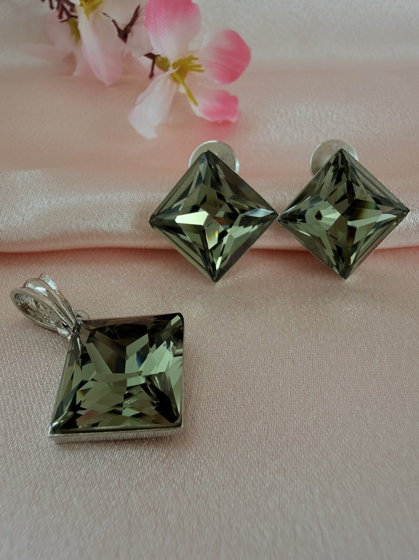 Square Princess-Pyramid Cut Crystal Pendant Set