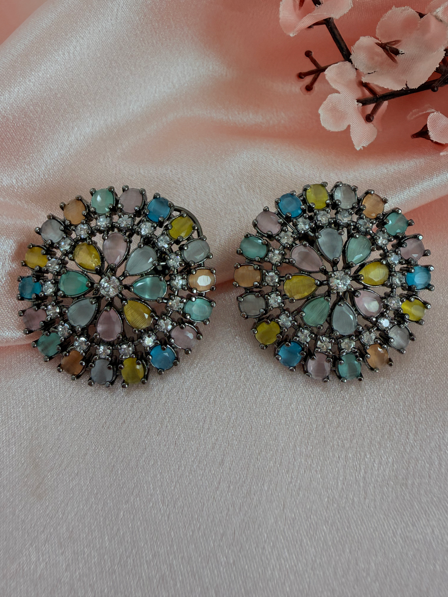 ✨Beautiful circular black rhodium Zircon Earrings ✨