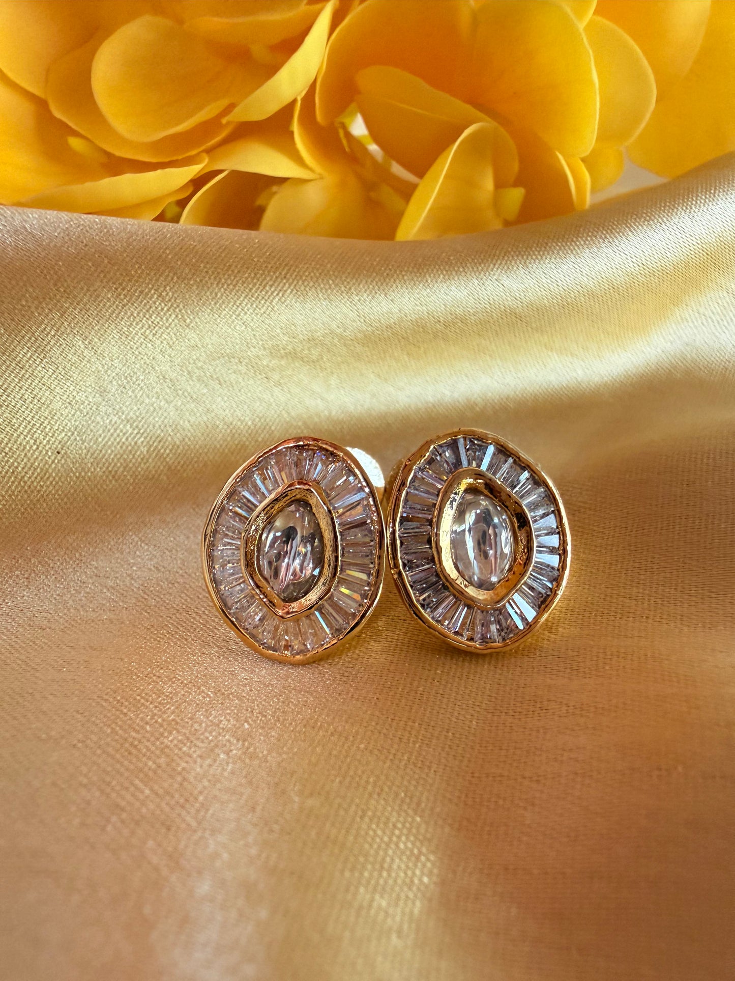 ✨Gold plated oval shared baguette American Diamond stud ✨