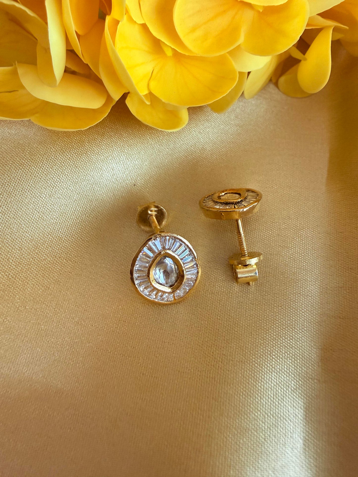 ✨Gold plated oval shared baguette American Diamond stud ✨