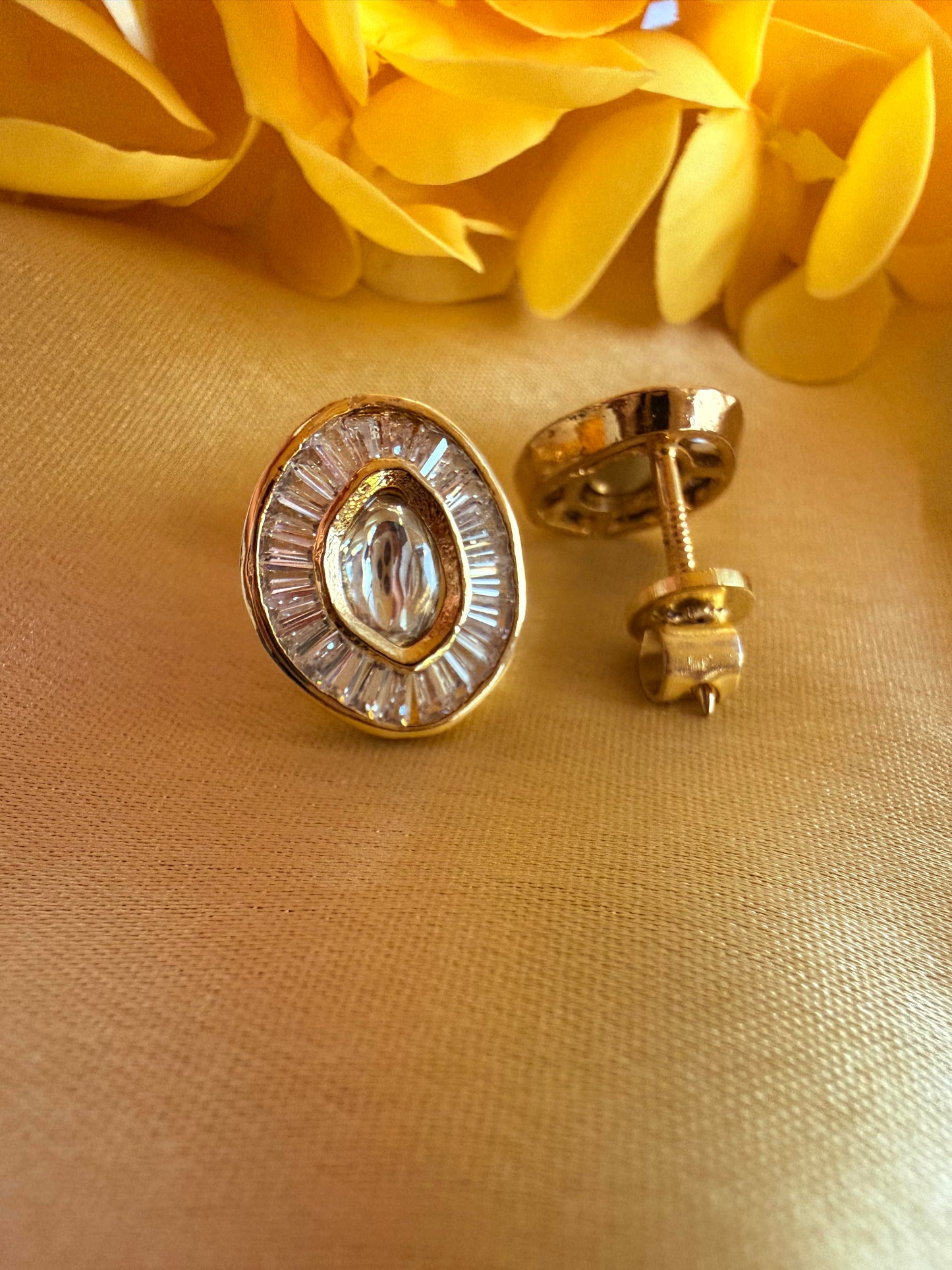 ✨Gold plated oval shared baguette American Diamond stud ✨