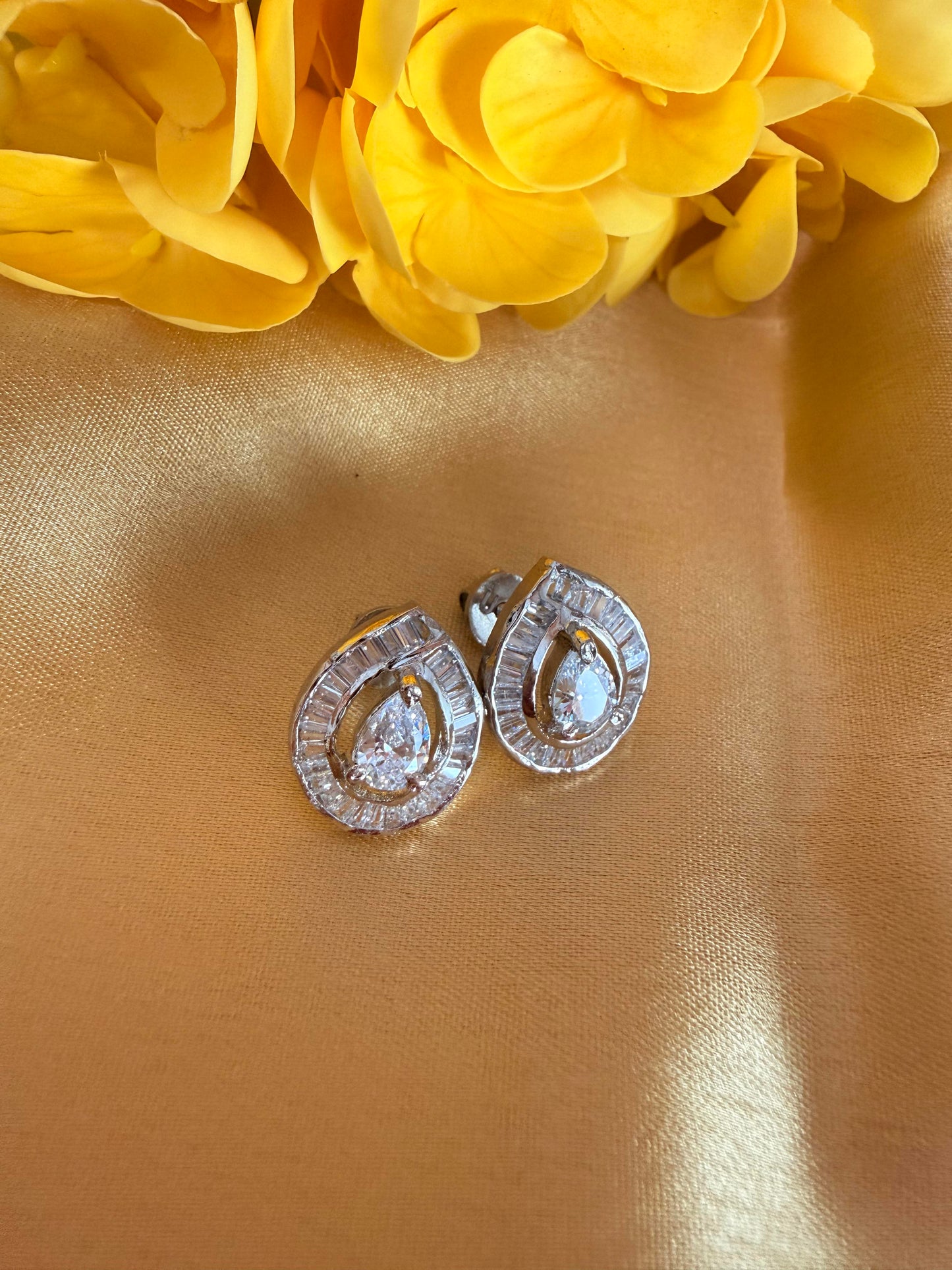 Silver Plated Elegant pear-shaped baguette Studs