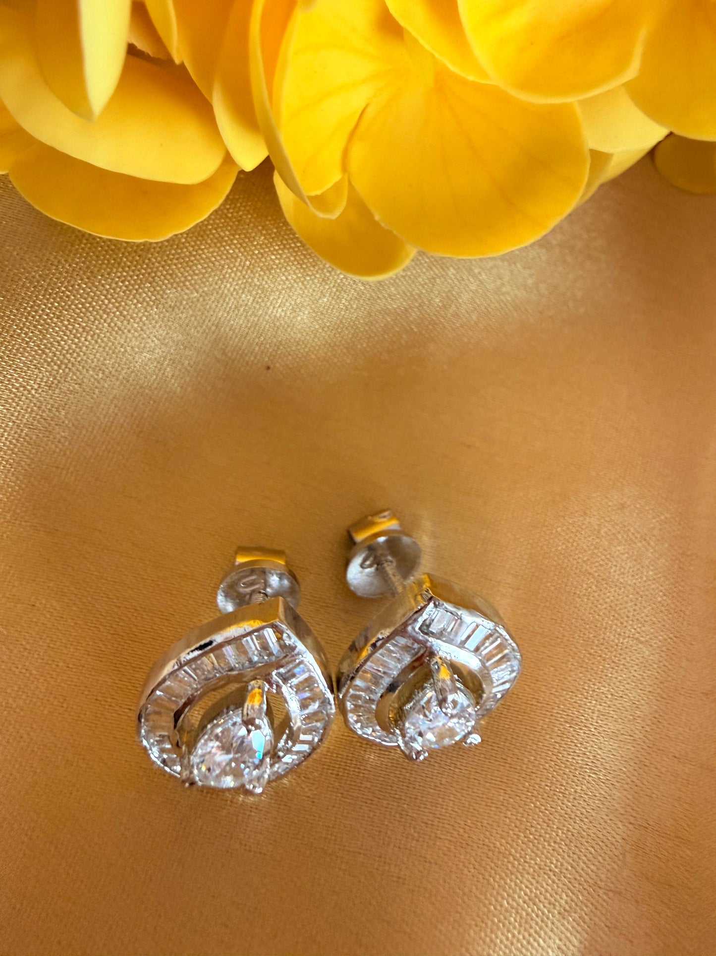 Silver Plated Elegant pear-shaped baguette Studs