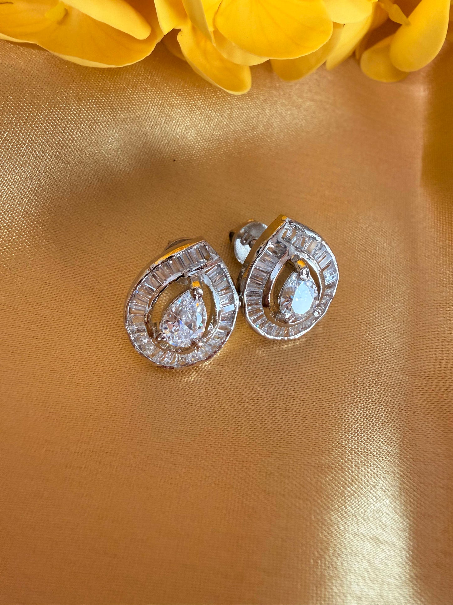 Silver Plated Elegant pear-shaped baguette Studs
