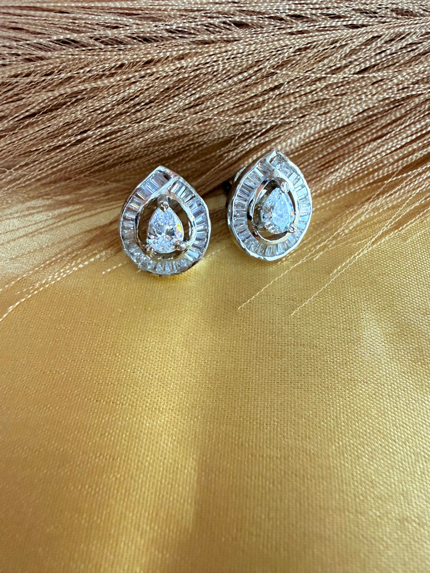 Silver Plated Elegant pear-shaped baguette Studs