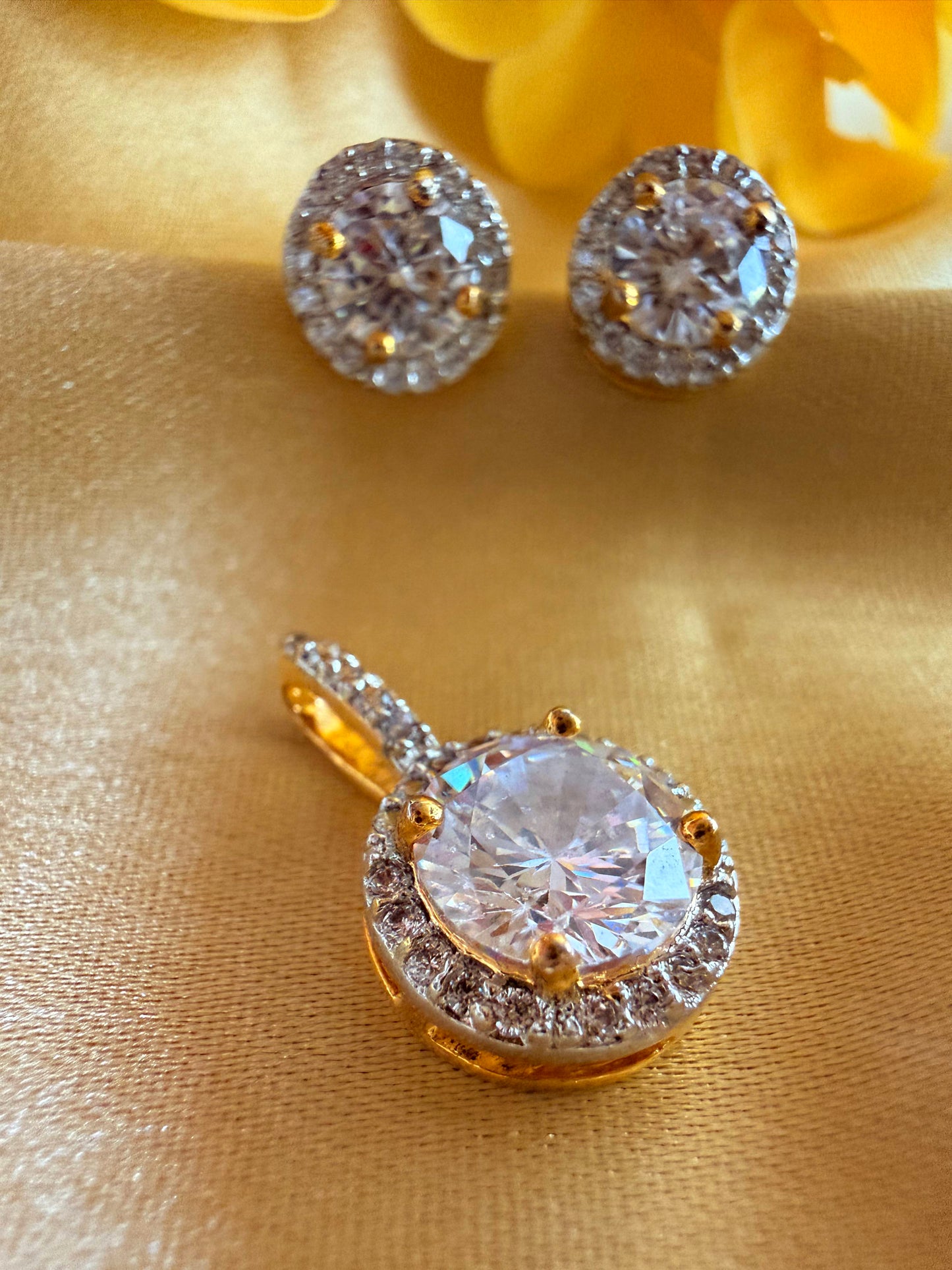 Cubic zirconia solitaire pendant set