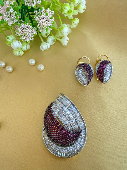 Luxurious leaf-inspired statement Pendant with Earrings