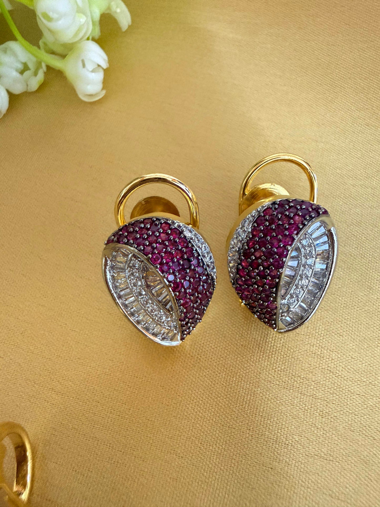 Luxurious leaf-inspired statement Pendant with Earrings