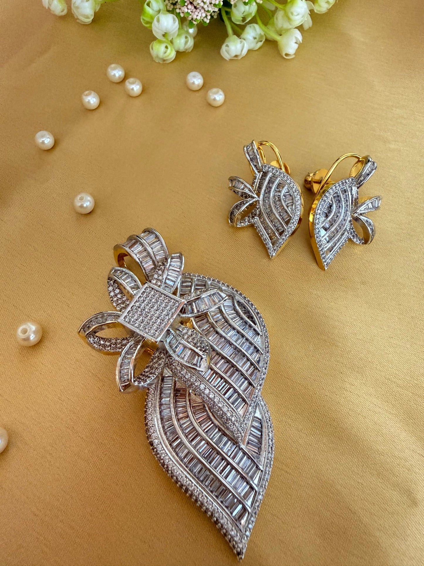 Luxurious leaf-inspired statement pendant and matching earrings