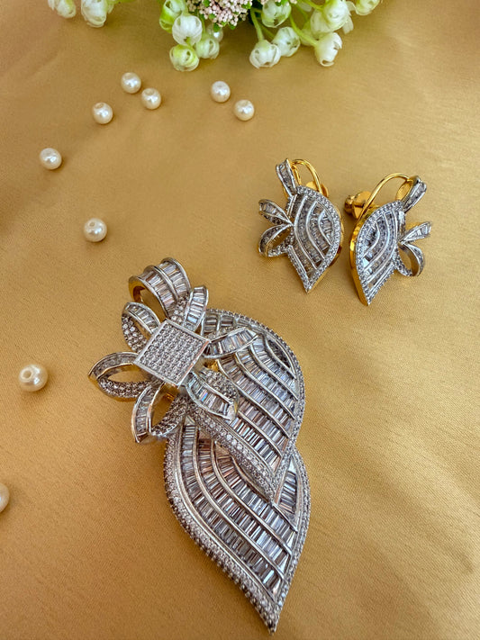 Luxurious leaf-inspired statement pendant and matching earrings