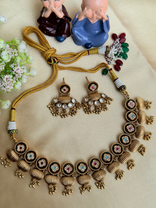 Antique gold finish necklace set