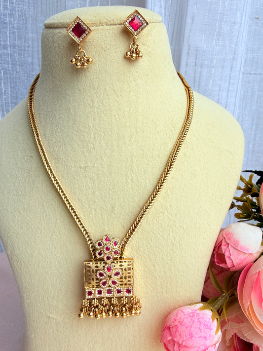 Antique Pendant Style Necklace
