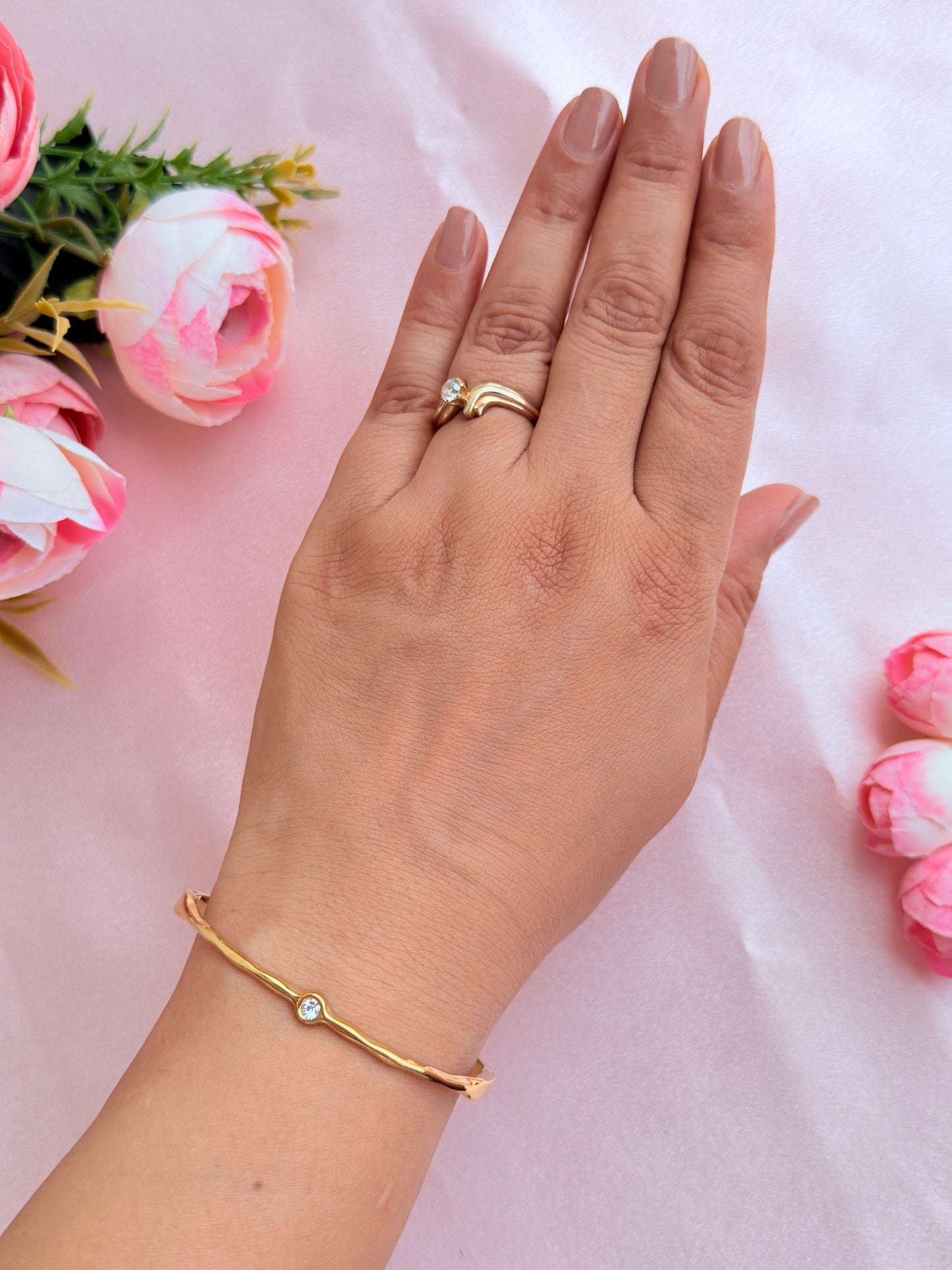 Minimalist solitaire wave bangle