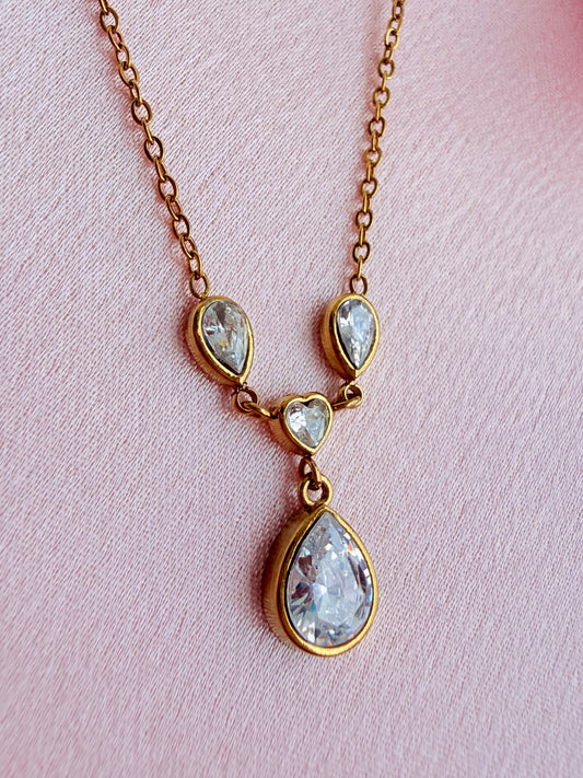 Teardrop pendant necklace