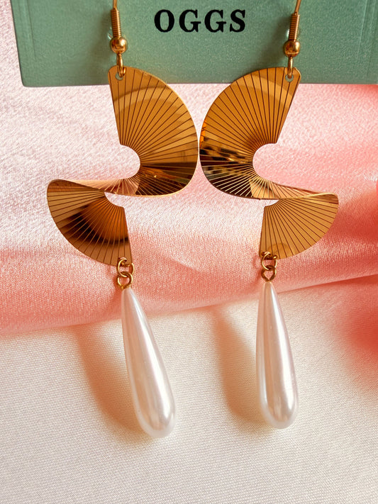 Fan-sculpted teardrop pearl earrings