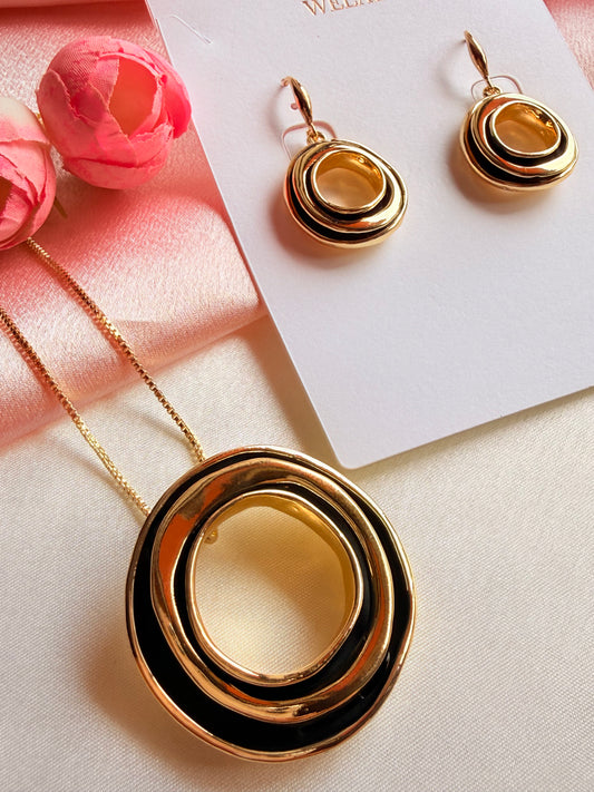 Gold-and-black enamel concentric ring Pendant set